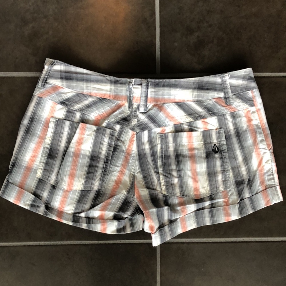 Volcom Shorts - Picture 2 of 3